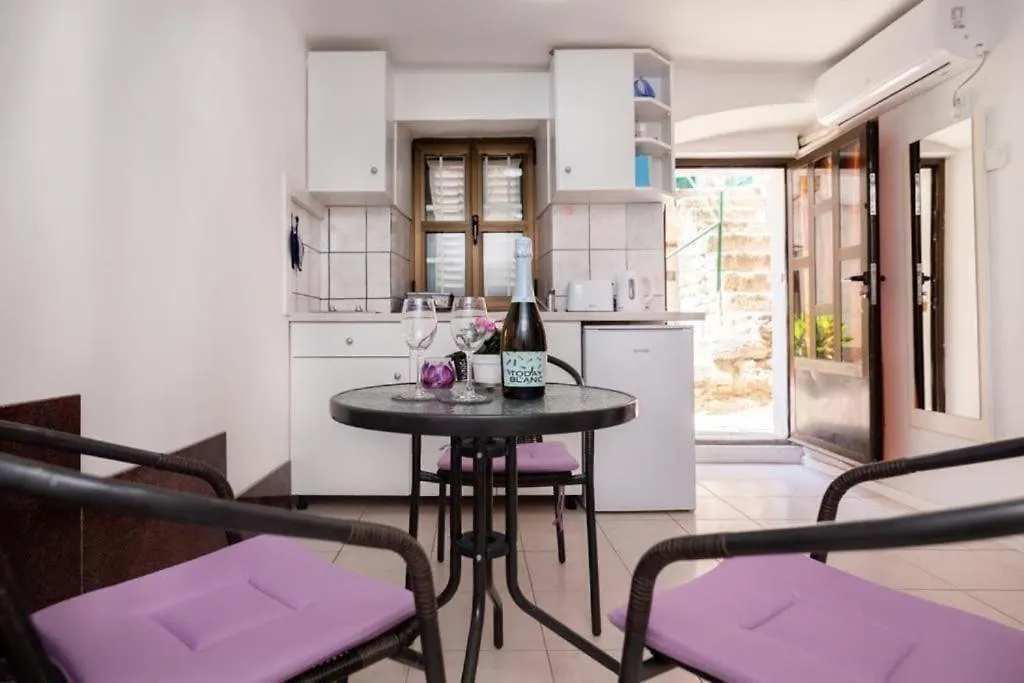 Studio Apartment Niki In Hearth Of Split